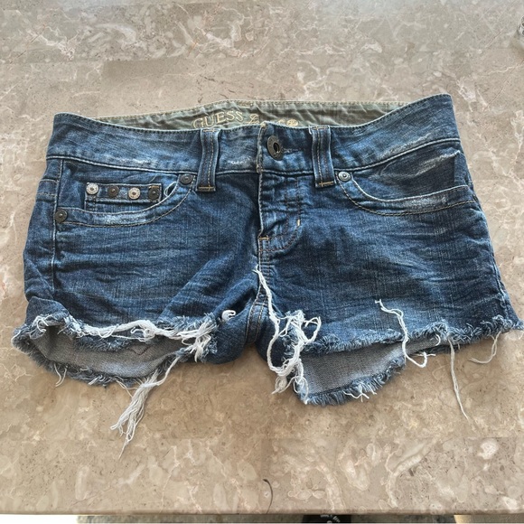 Guess jean shorts raw hem pockets with guess logo on back pocket size 28 - Picture 3 of 12
